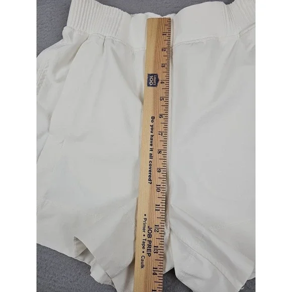 Lululemon Stretch Woven Relaxed-Fit High-Rise Shorts 4" Size Small Bone W7CPIS - Picture 5 of 9